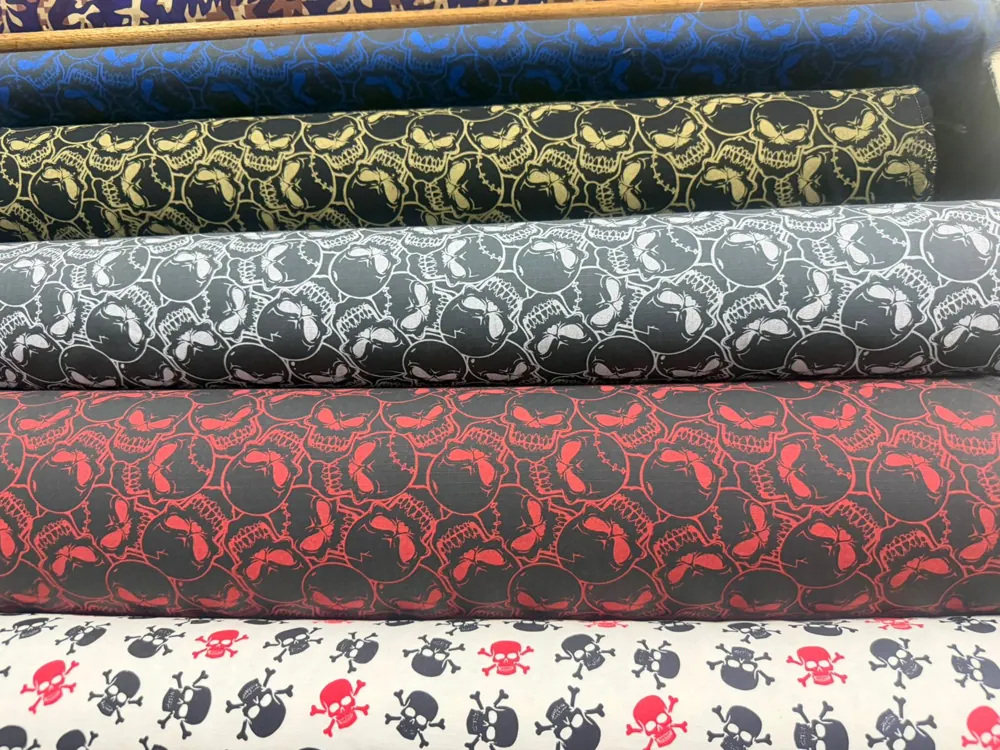 telas estampado calaveras piratas