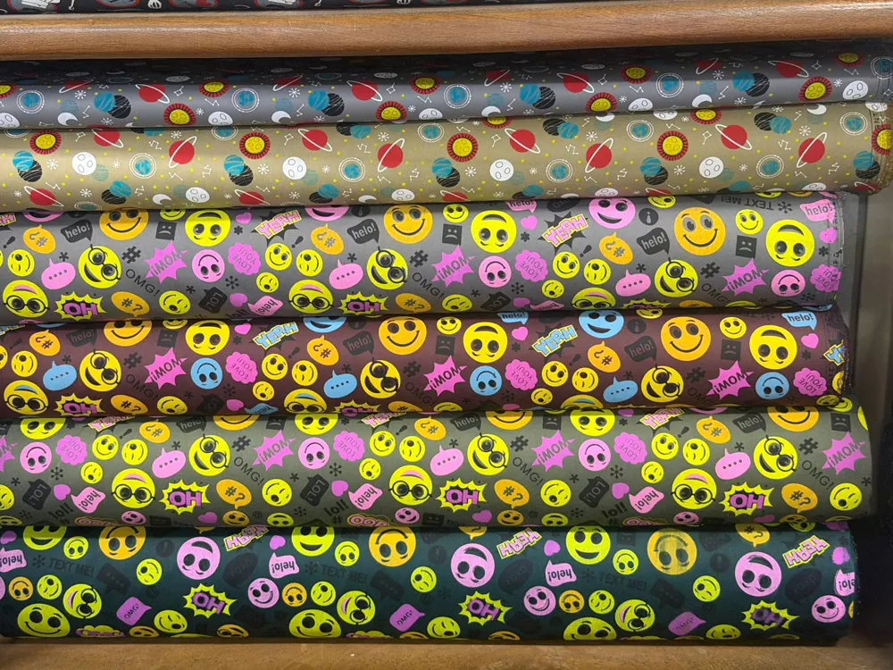 telas estampado emojis